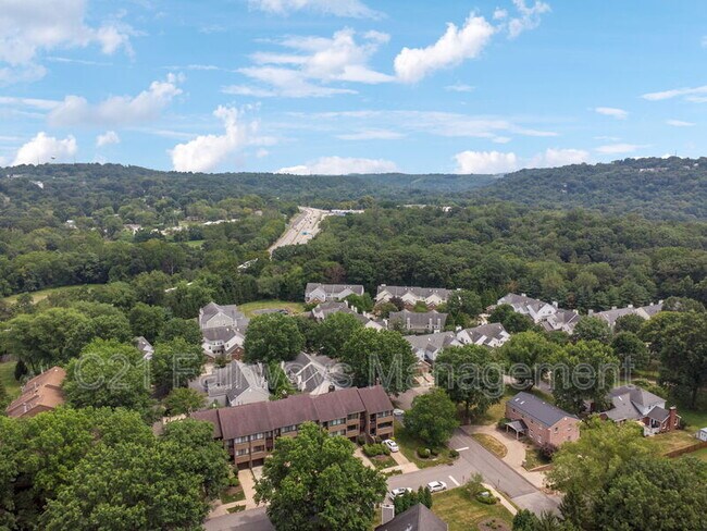 Building Photo - 804 Fairways Dr