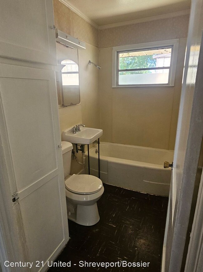 Building Photo - 2 br, 1 bath House - 2647 Olive St.