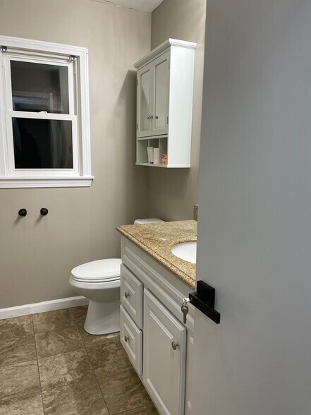 Building Photo - 7 Donna Ave