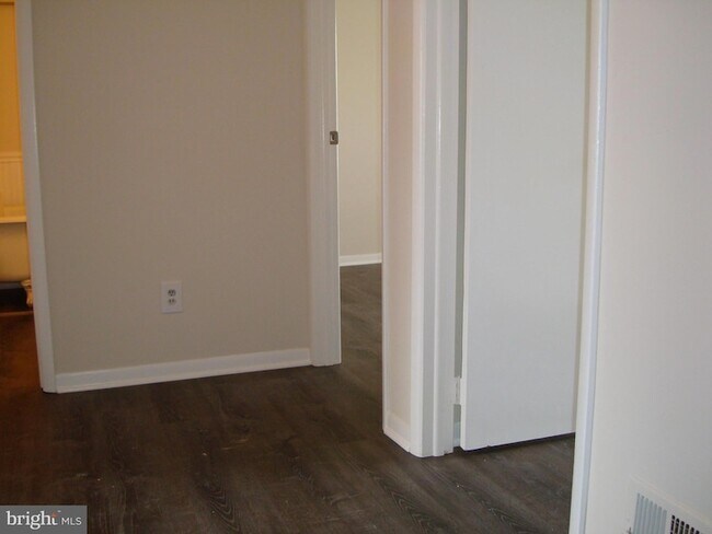 Building Photo - 204 Cameron St