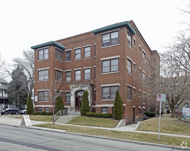 Primary Photo - 2544 N Maryland Ave