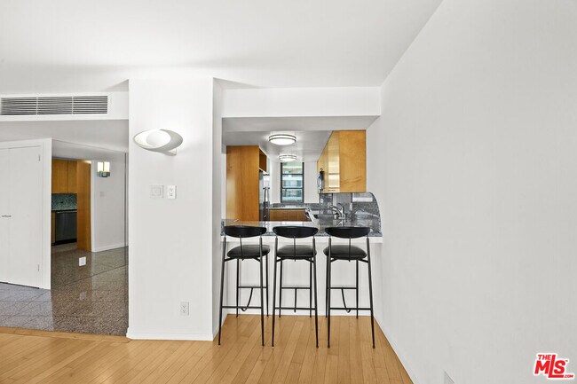 Building Photo - 4316 Marina City Dr