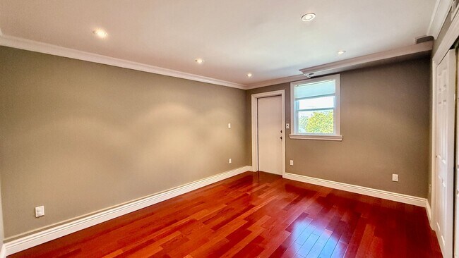 Building Photo - Updated 4BR/2BA Single Family Home in Cove...