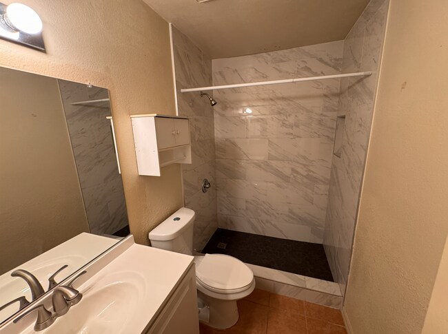 Building Photo - 8364 Summerdale Rd