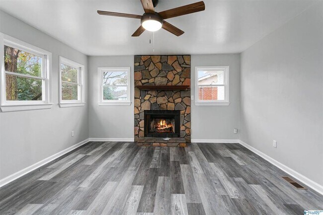 Building Photo - BEAUTIFUL REMODELED 3 BEDROOM HOME