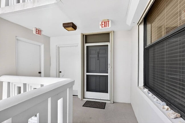 Building Photo - 5059 N Hwy A1A
