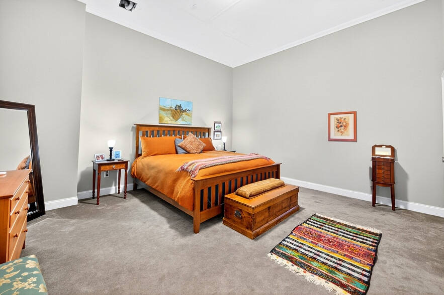 Building Photo - 325 S Salina St