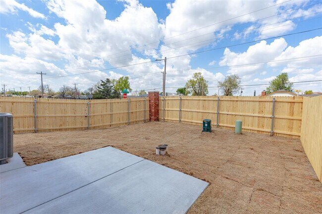 Building Photo - 2325 SW 90th Pl