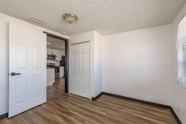 Building Photo - 3332 Chauncy Rd