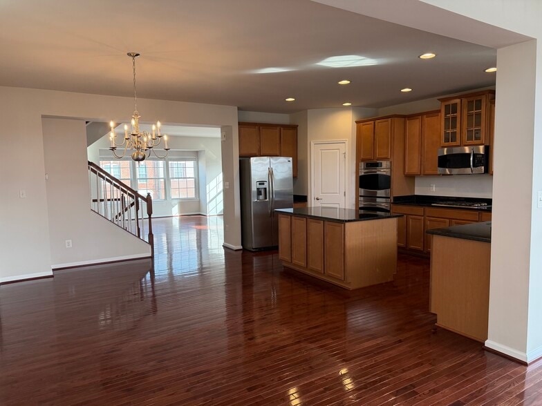 Building Photo - 45903 Peach Oak Terrace