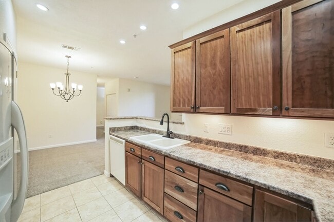 Building Photo - Charming 3BR Condo in Arvada