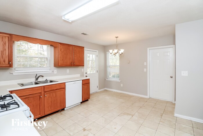 Building Photo - 1625 Cedar Hill