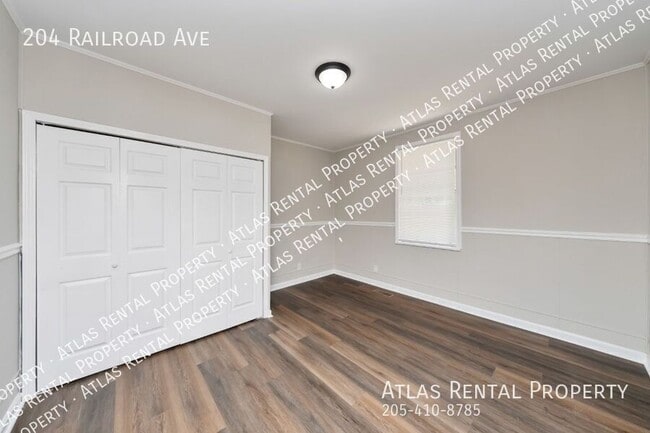 Building Photo - 204 Railroad Ave