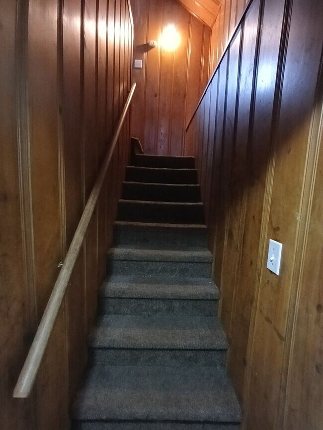 Building Photo - 3 bedroom 1 bath bungalow now available! - $1200/mo