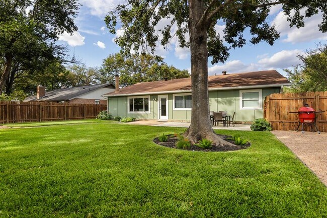 Building Photo - 2505 Broken Oak Dr