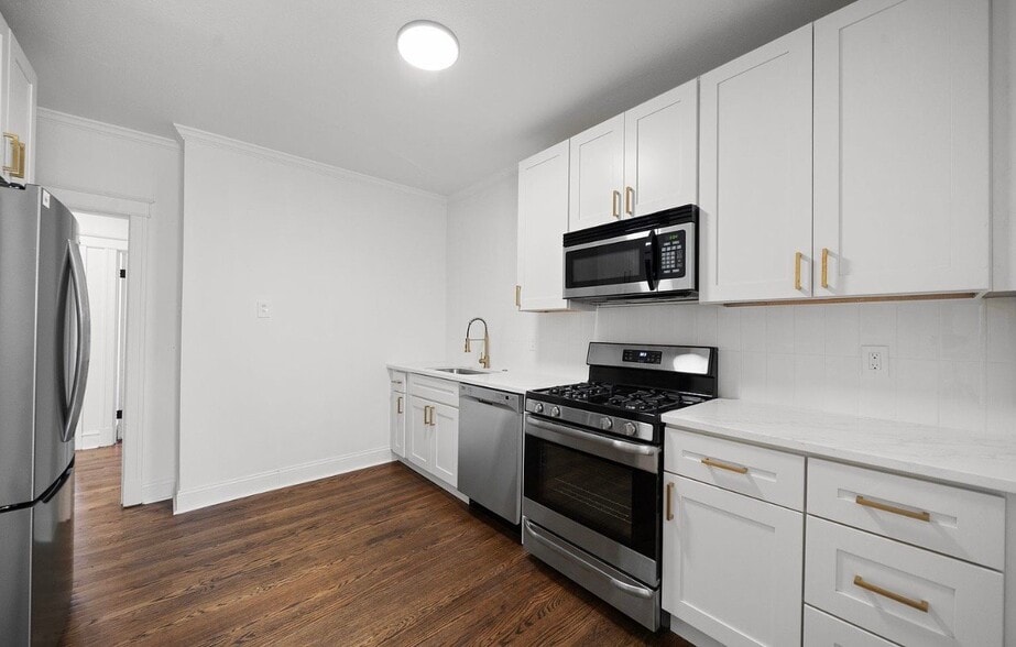 Building Photo - 5006 Tholozan Ave
