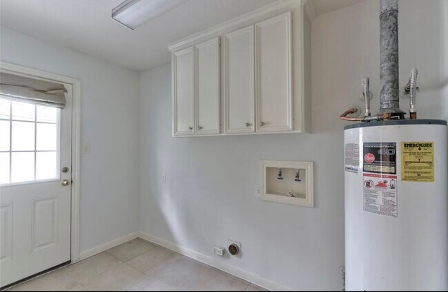 Building Photo - 2011 Stebbins Dr