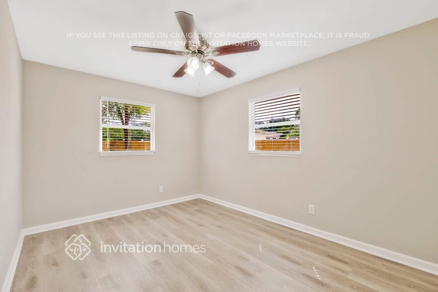Building Photo - 423 Janell Dr