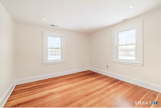 Building Photo - 8 Piney Ridge Rd