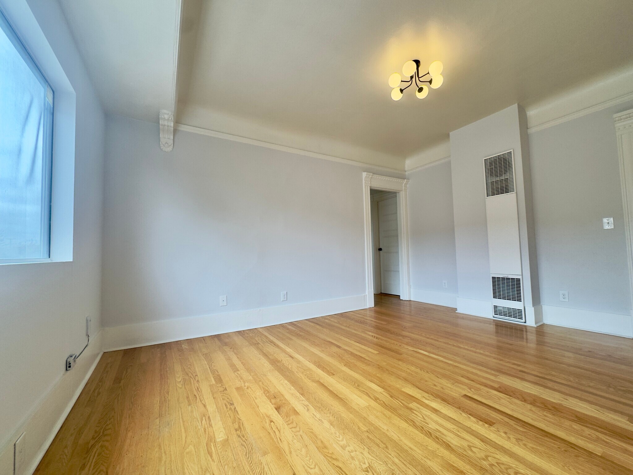 Building Photo - 716 37th St