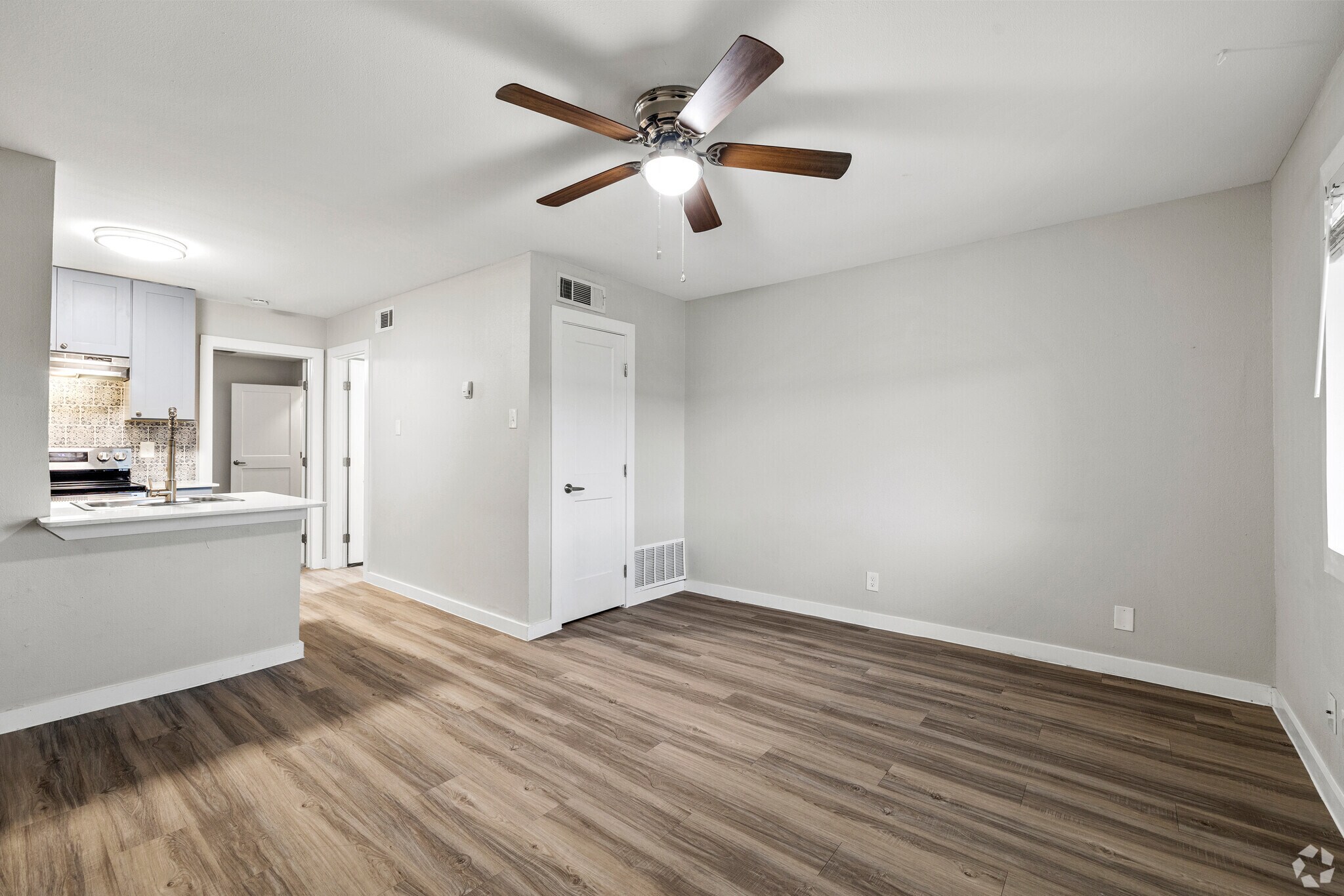 1BR, 1BA - 510SF - Living - Primrose HAUS