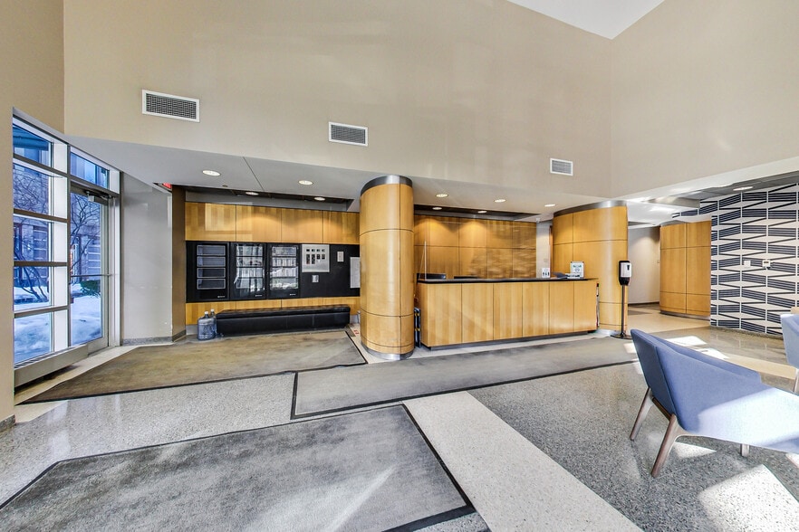 Building Photo - 720 N Larrabee St