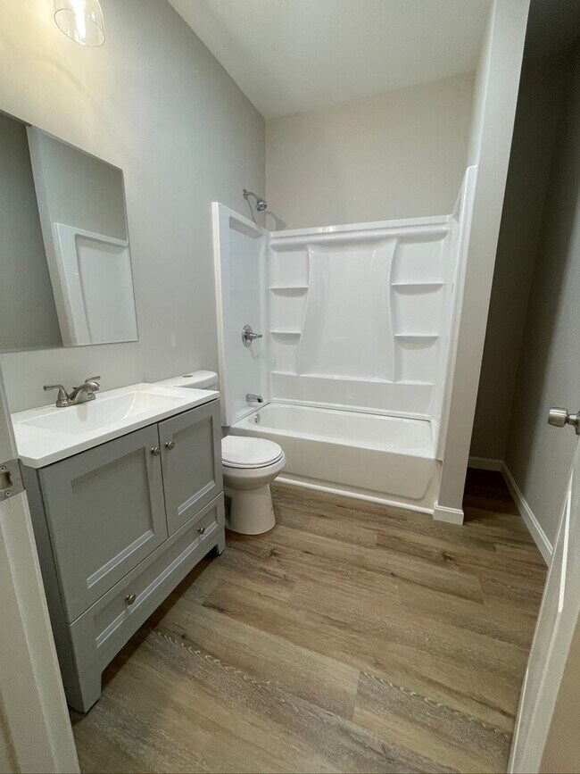 Second Floor Bathroom - 42 Gates St