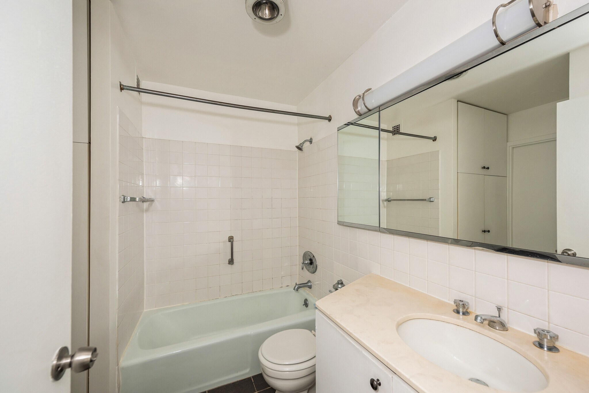 Building Photo - 2800 N Lake Shore Dr