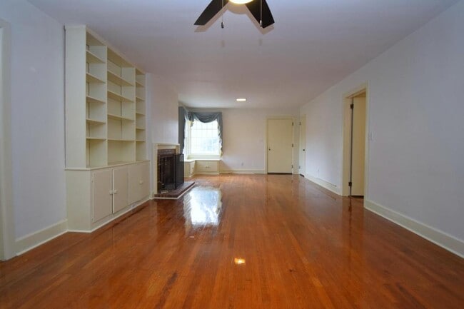Building Photo - 482 Snow Hill St