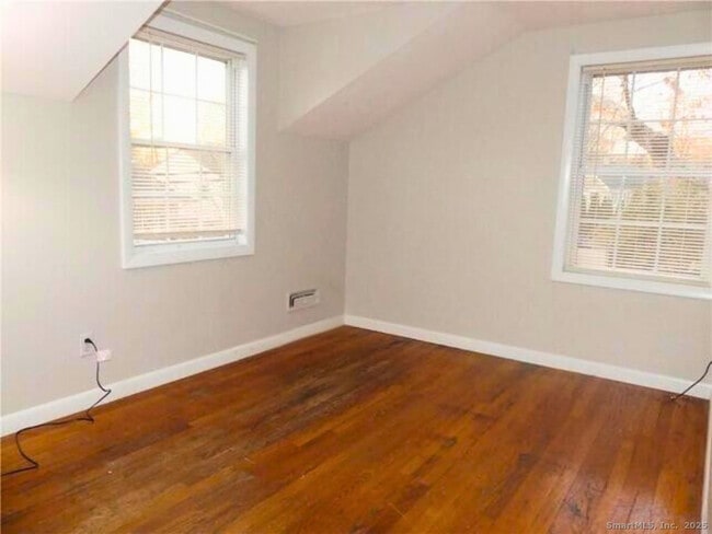 Building Photo - 12 W Rocks Rd