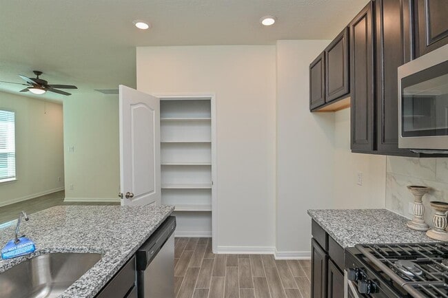 Building Photo - 27638 Mesabe Dr