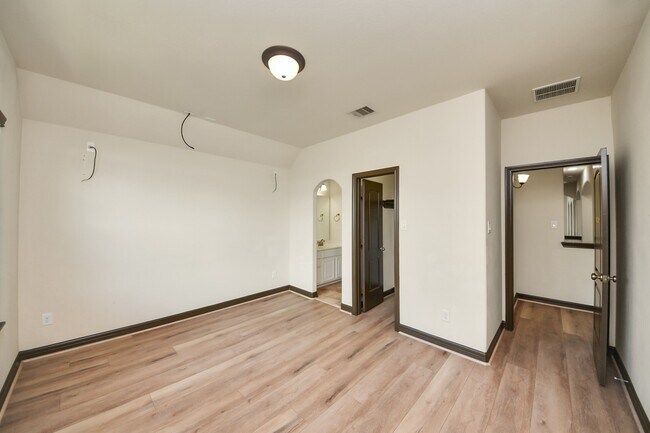 Building Photo - 26407 Wooded Hollow Ln