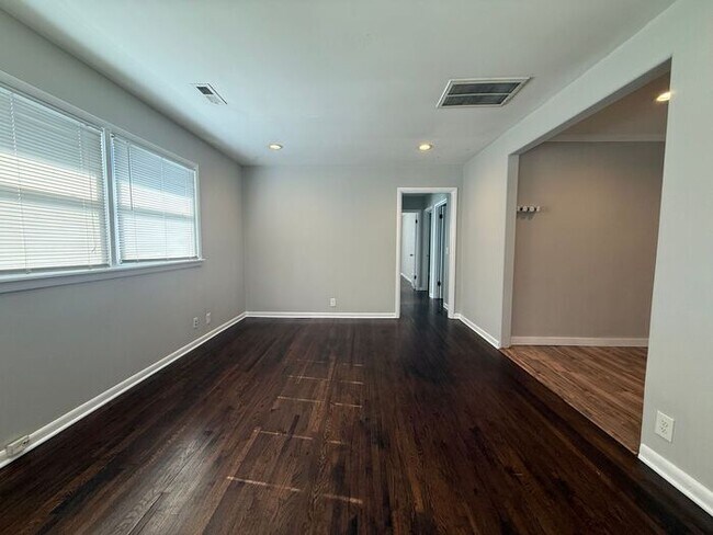 Building Photo - 3 Bedroom in East Nashville!