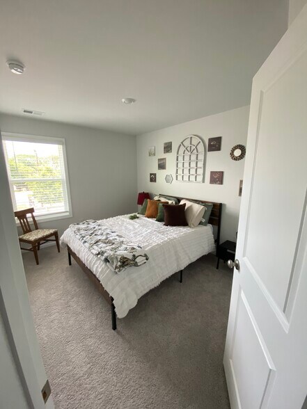 Building Photo - 621 Blossom Run