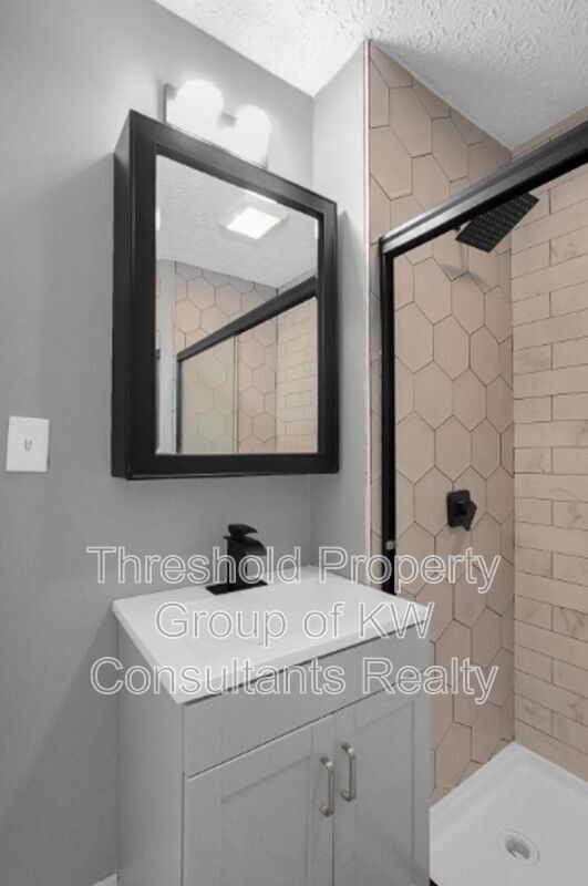 Building Photo - 67-69-69 S Terrace Ave