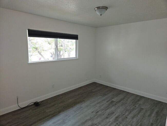 Building Photo - 1715 Sheridan St