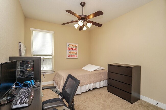 Building Photo - 6115 Sawland Dr