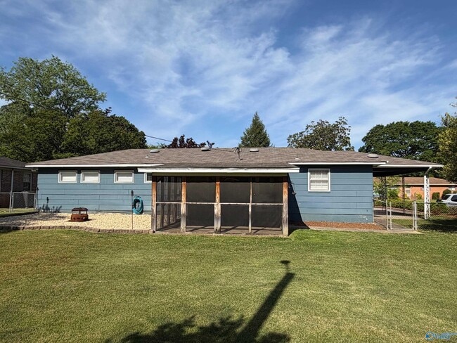 Building Photo - 1518 15th Ave SW