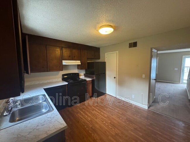 Building Photo - 172 Pine Creek Court Ext
