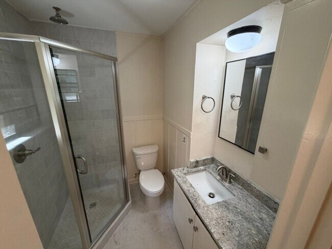 Building Photo - Gorgeous 3 Bedroom Remodeled Home
