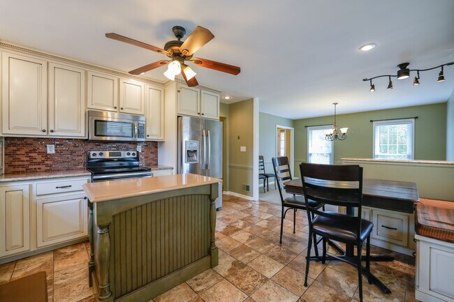 Building Photo - BEAUTIFUL CAPE COD IN BLUEGRASS ESTATES