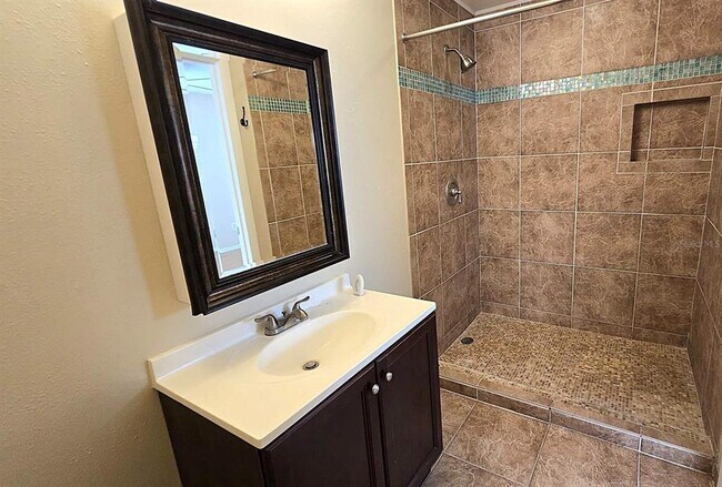 Building Photo - 5160 Glasgow Ave