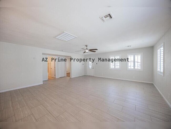 Building Photo - 1332 E Whitton Ave