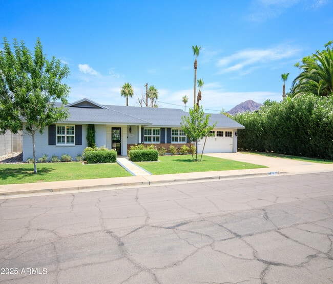 Primary Photo - 4302 E Whitton Ave