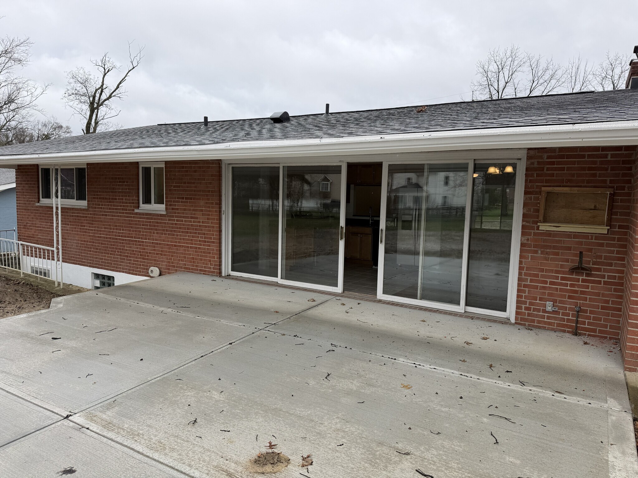 Building Photo - 6930 Euclid Ave