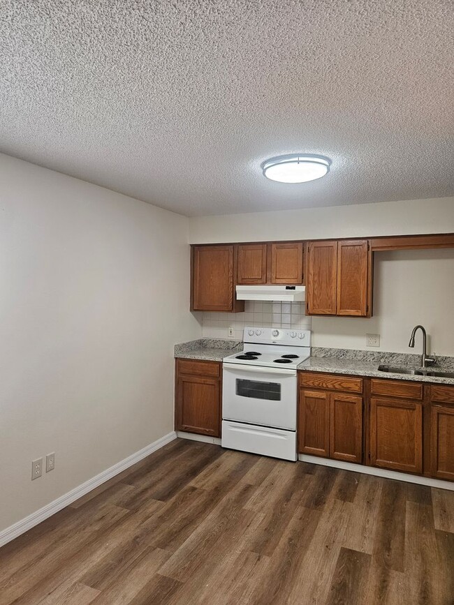 Building Photo - Charming 3 Bedroom, 1 Bath