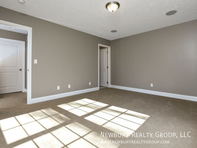 Building Photo - 2 Bedroom, 2.5 Bath Townhome - Discover th...