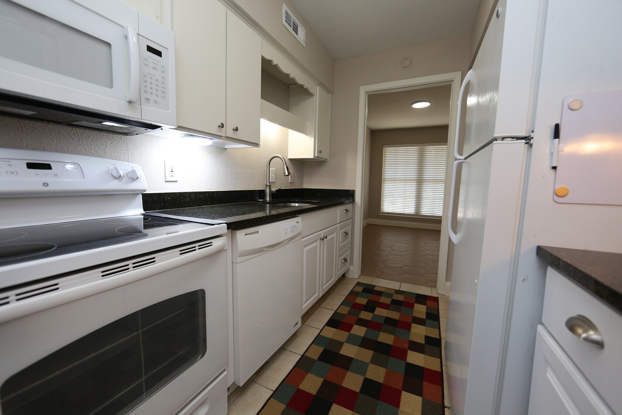 Building Photo - 7727 Meadow Park Dr