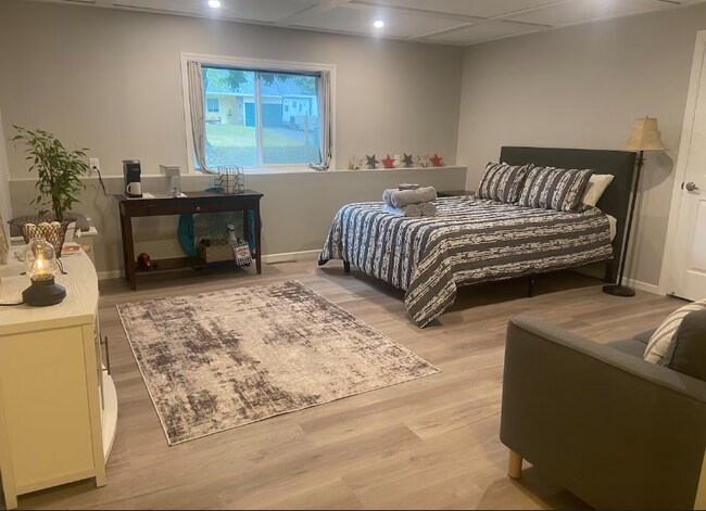 Primary Photo - 8A Oak Rd