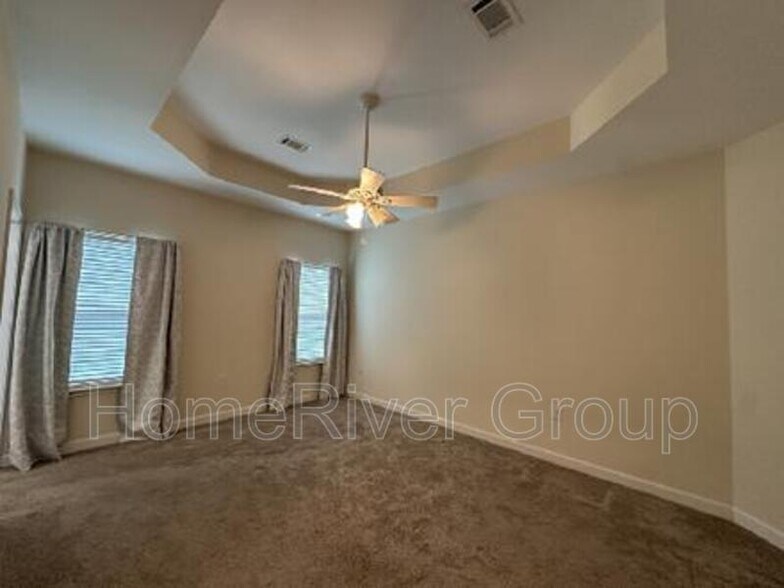 Building Photo - 3909 Throne Ct